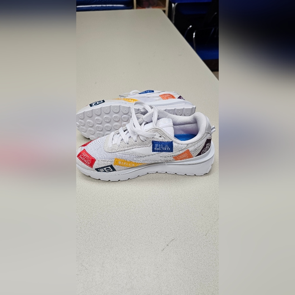 White Fila tennis shoes. Size(7).